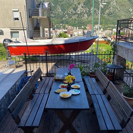 Themis Apart Hotel Kotor Exteriör bild
