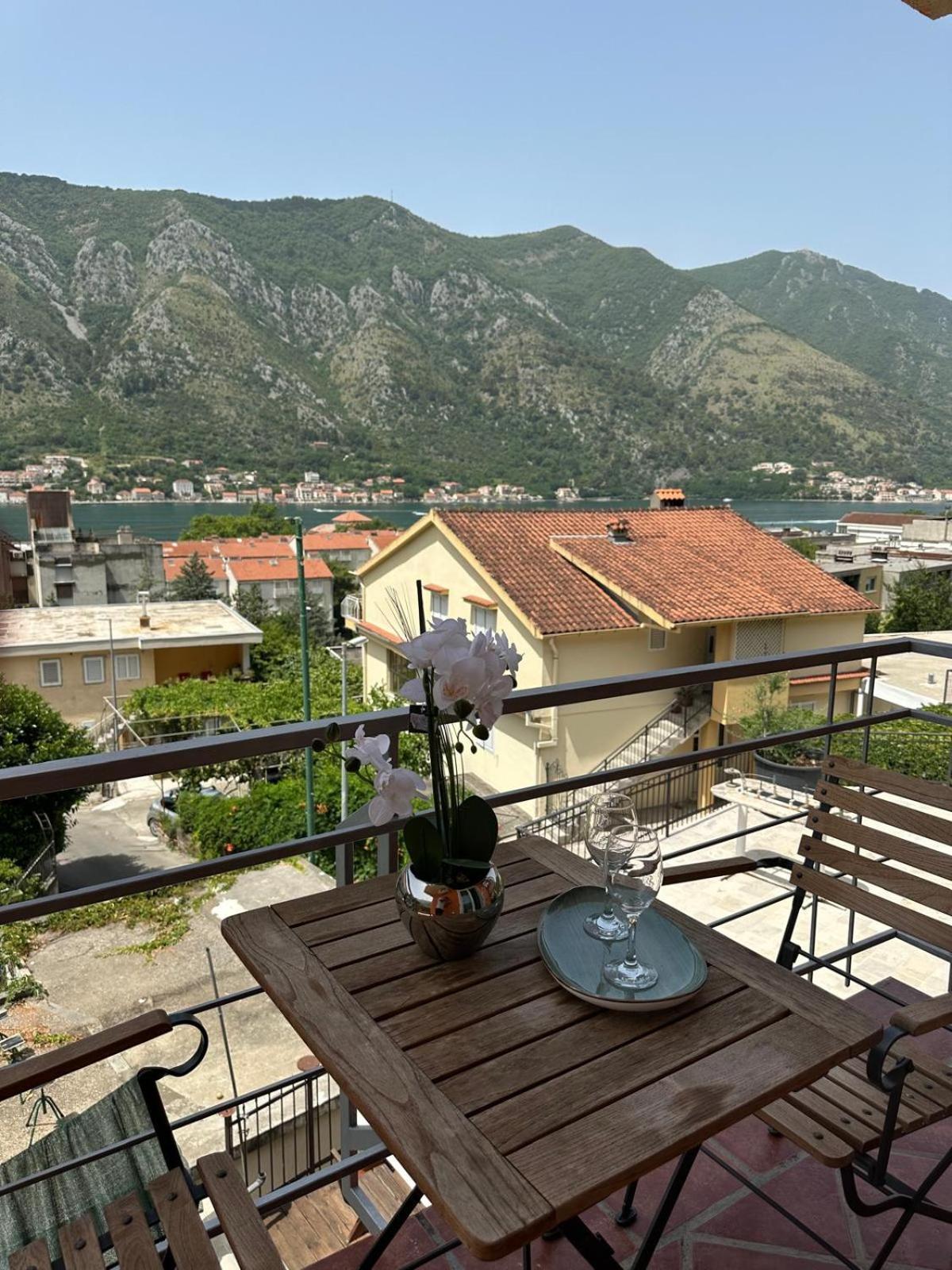 Themis Apart Hotel Kotor Exteriör bild