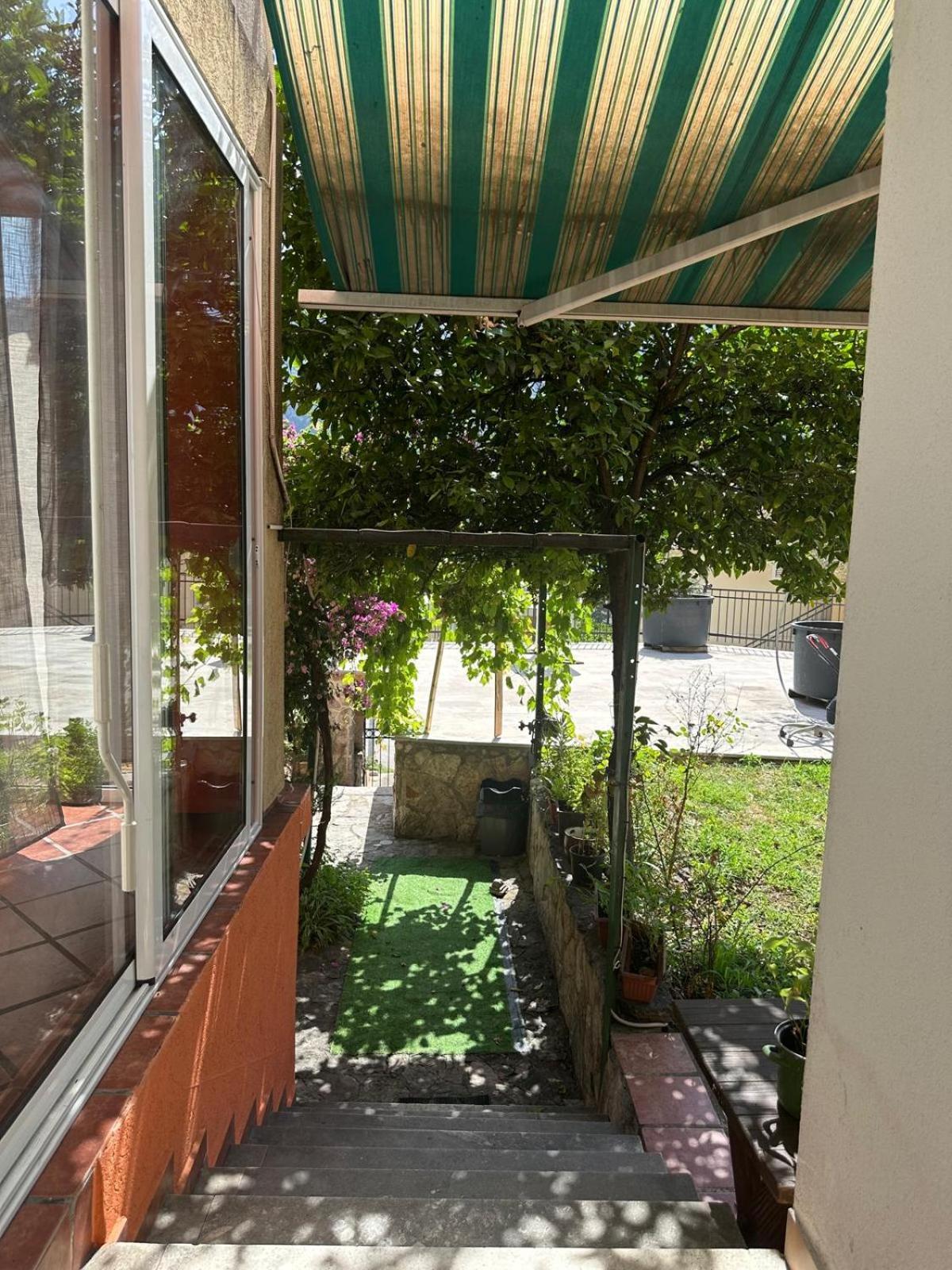 Themis Apart Hotel Kotor Exteriör bild