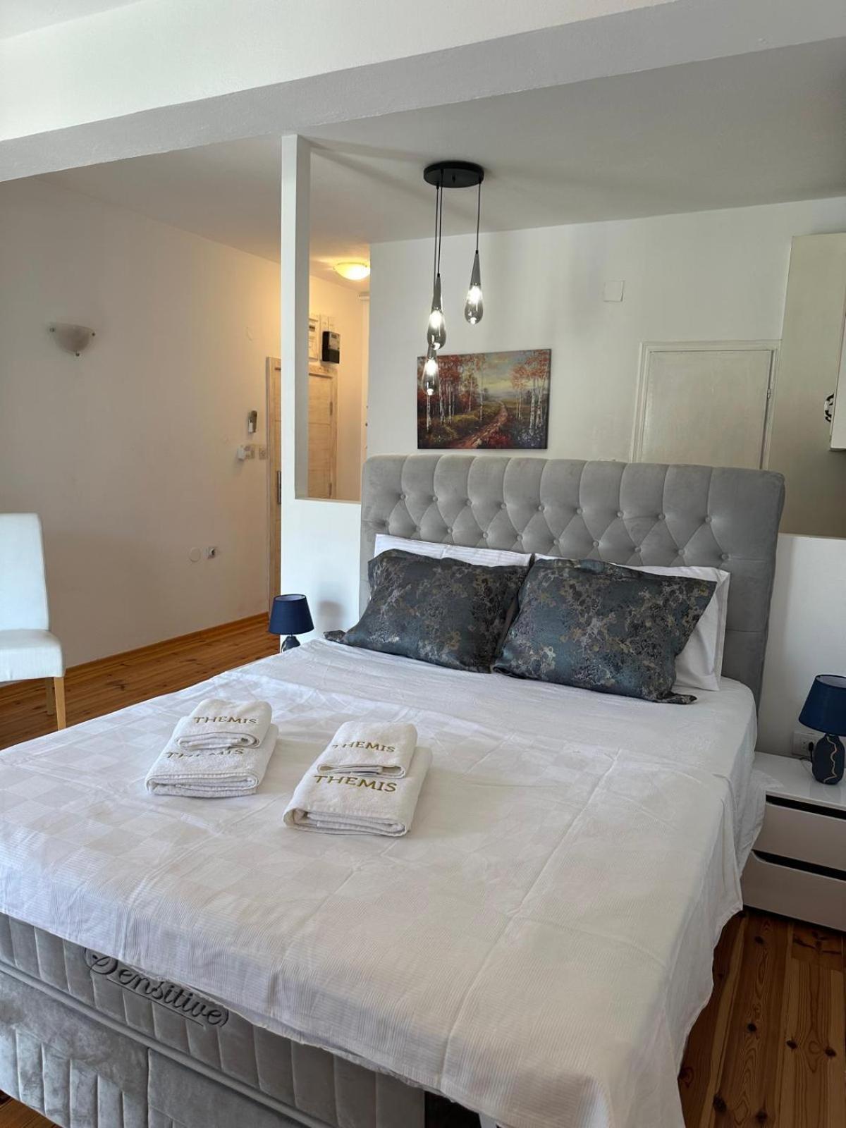 Themis Apart Hotel Kotor Exteriör bild